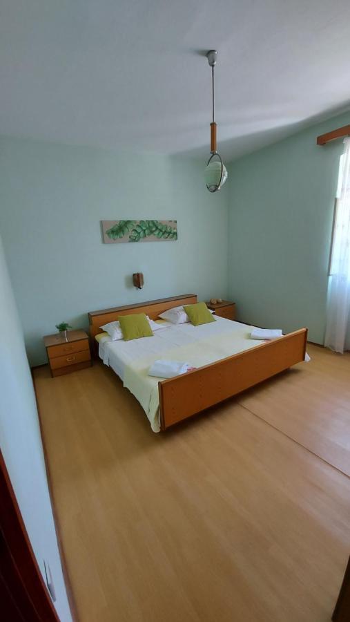 Holiday Home Zvecanje Luaran gambar