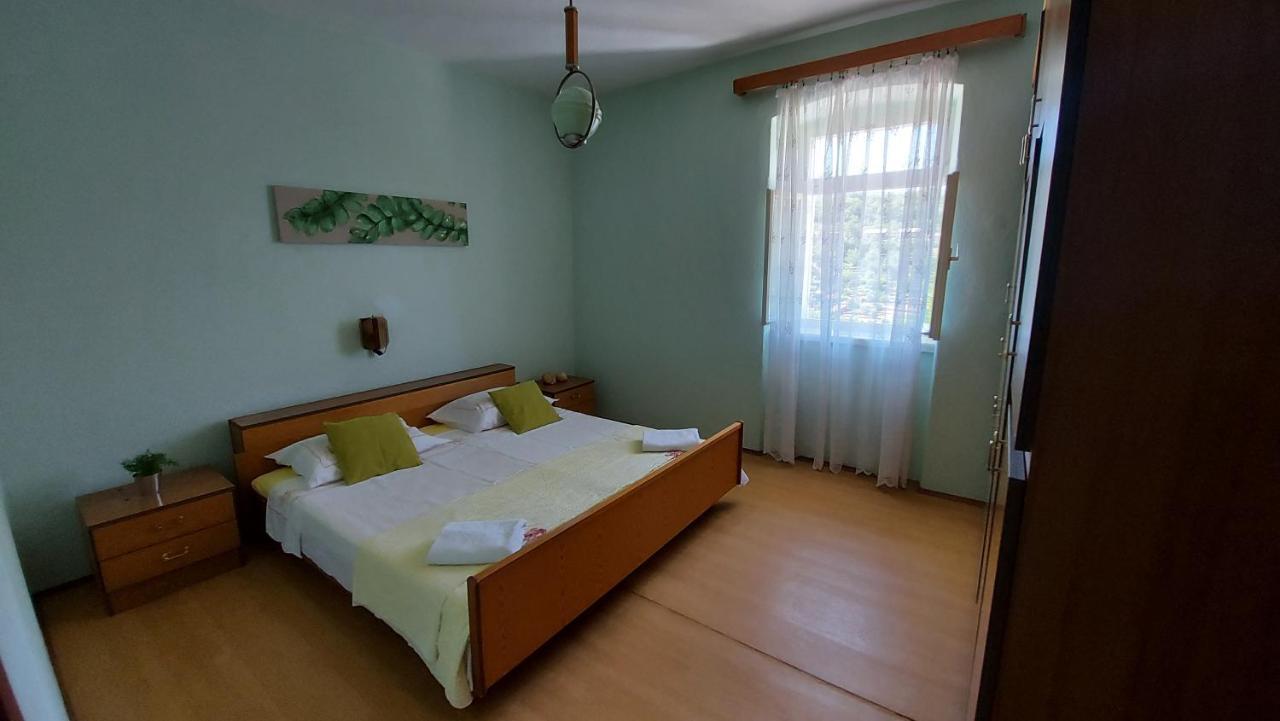 Holiday Home Zvecanje Luaran gambar