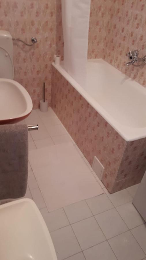 Holiday Home Zvecanje Luaran gambar